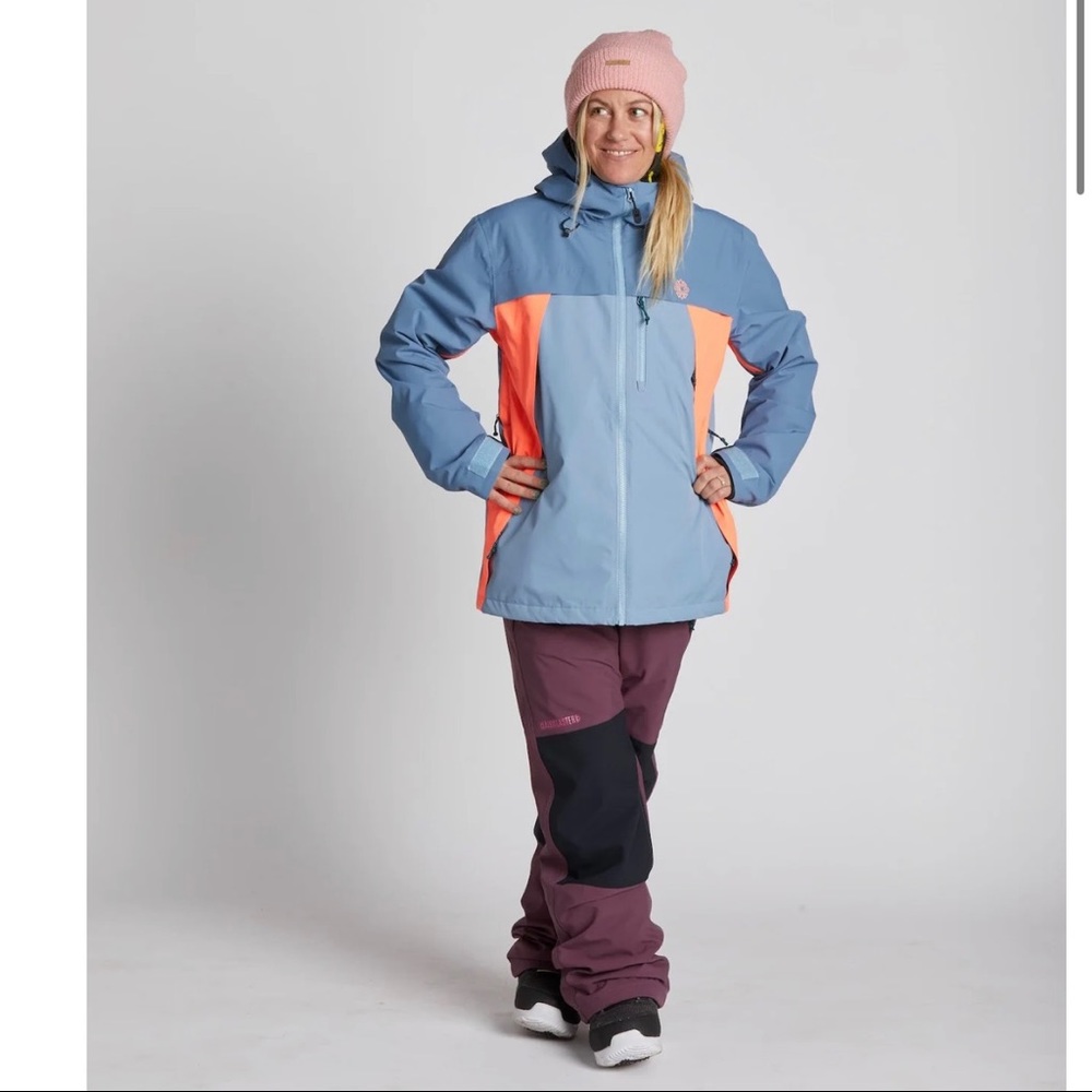 Airblaster Woman’s Ski Jacket and Snowpants - L